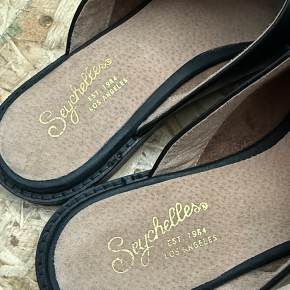 NWOT Seychelles Black Slip-On Mules - Picture 3 of 3
